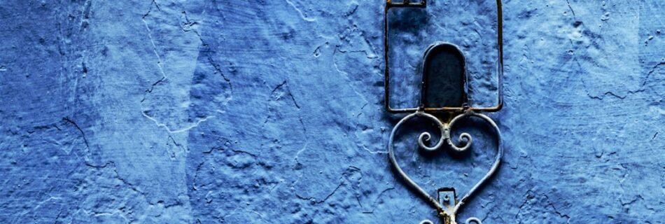 gray metal heart-shape wall decor